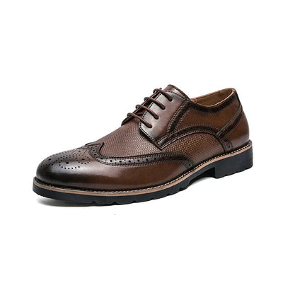 Braun-Brogues-mit-Perforationsmuster-und-kontrastierender-Sohle-elegantes-und-klassisches-Design