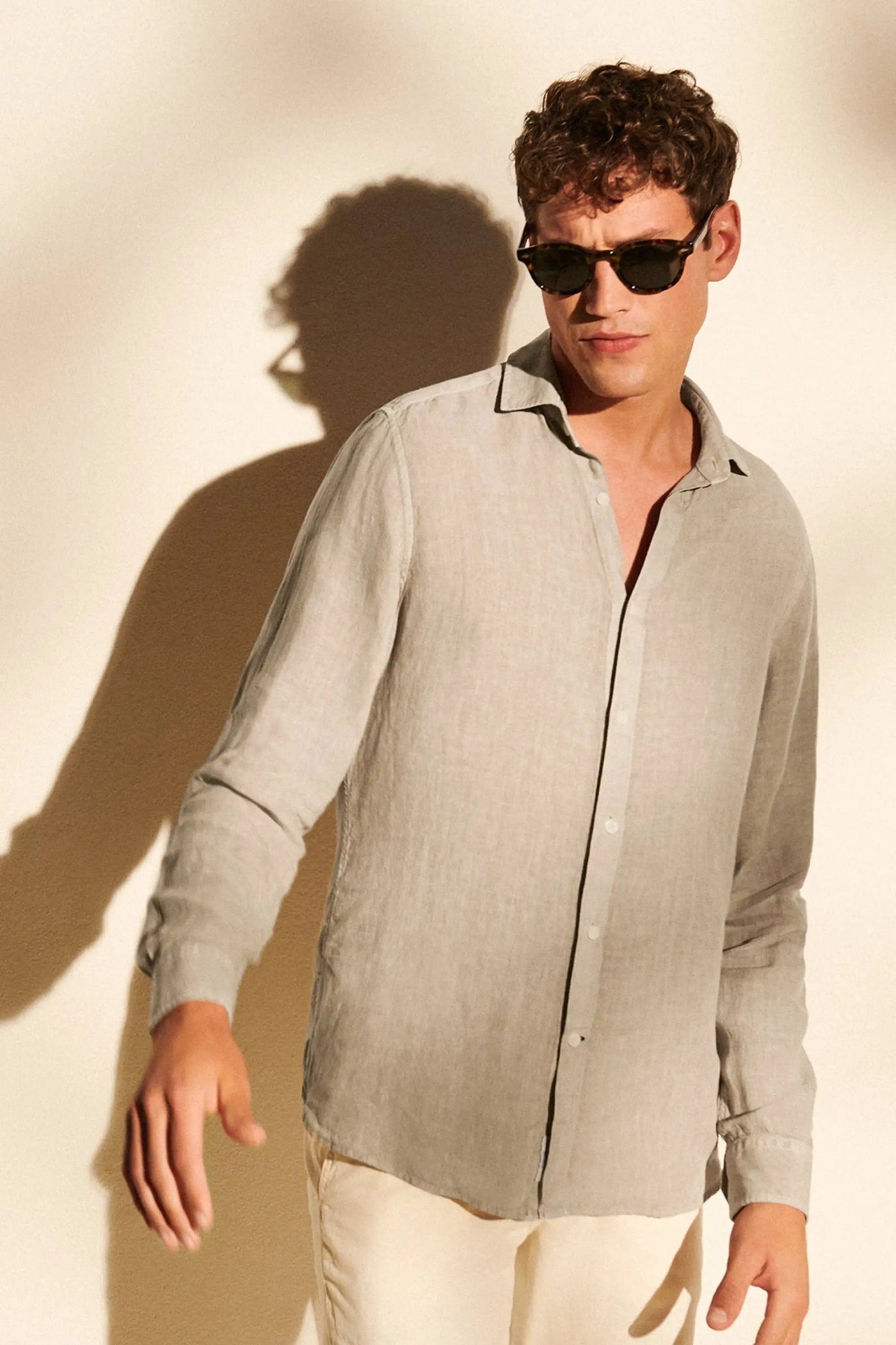 men's-linen-shirt-with-long-sleeves-and-classic-button-front-timeless-and-elegant-design