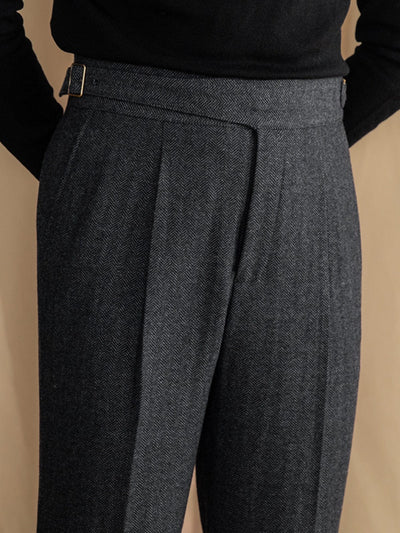 Men's-wide-grey-trousers-with-vintage-look-and-elegant-pleated-seam