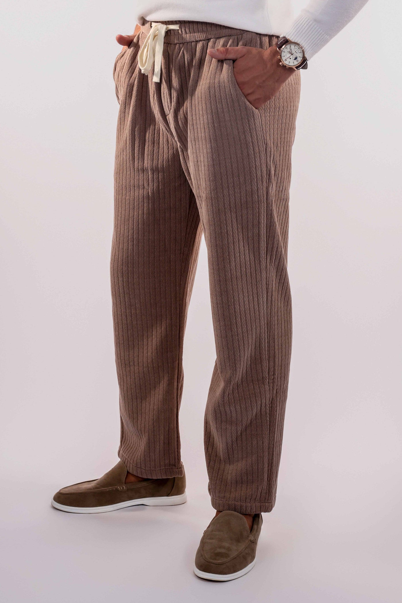 Men's-model-wears-bending-freedom-pants-standing-in-the-side-view-hands-in-the-pocket-casual-and-comfortable-design