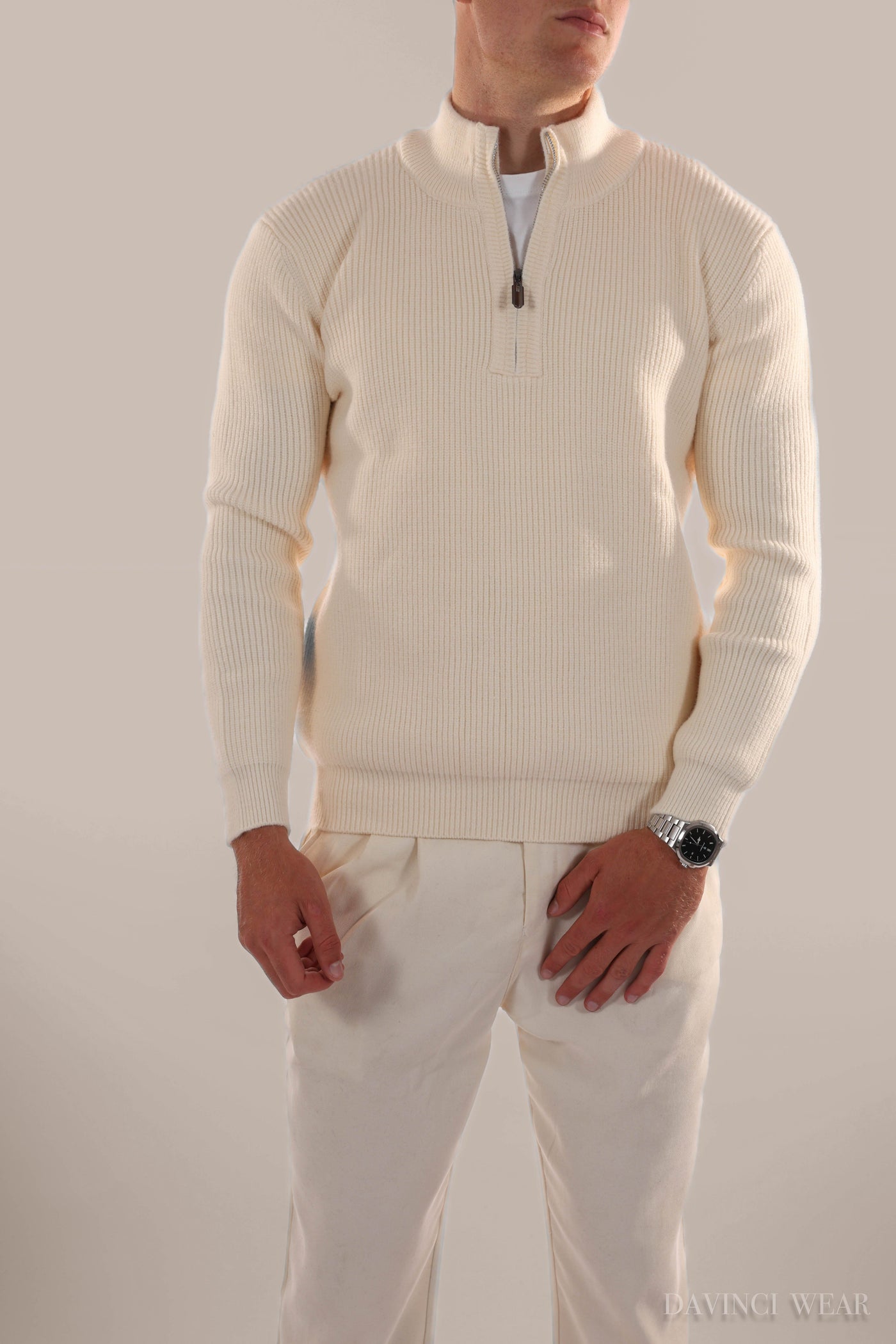 The men's model is wearing a bendy knitted sweater with a zipper in an elegant and cosy design