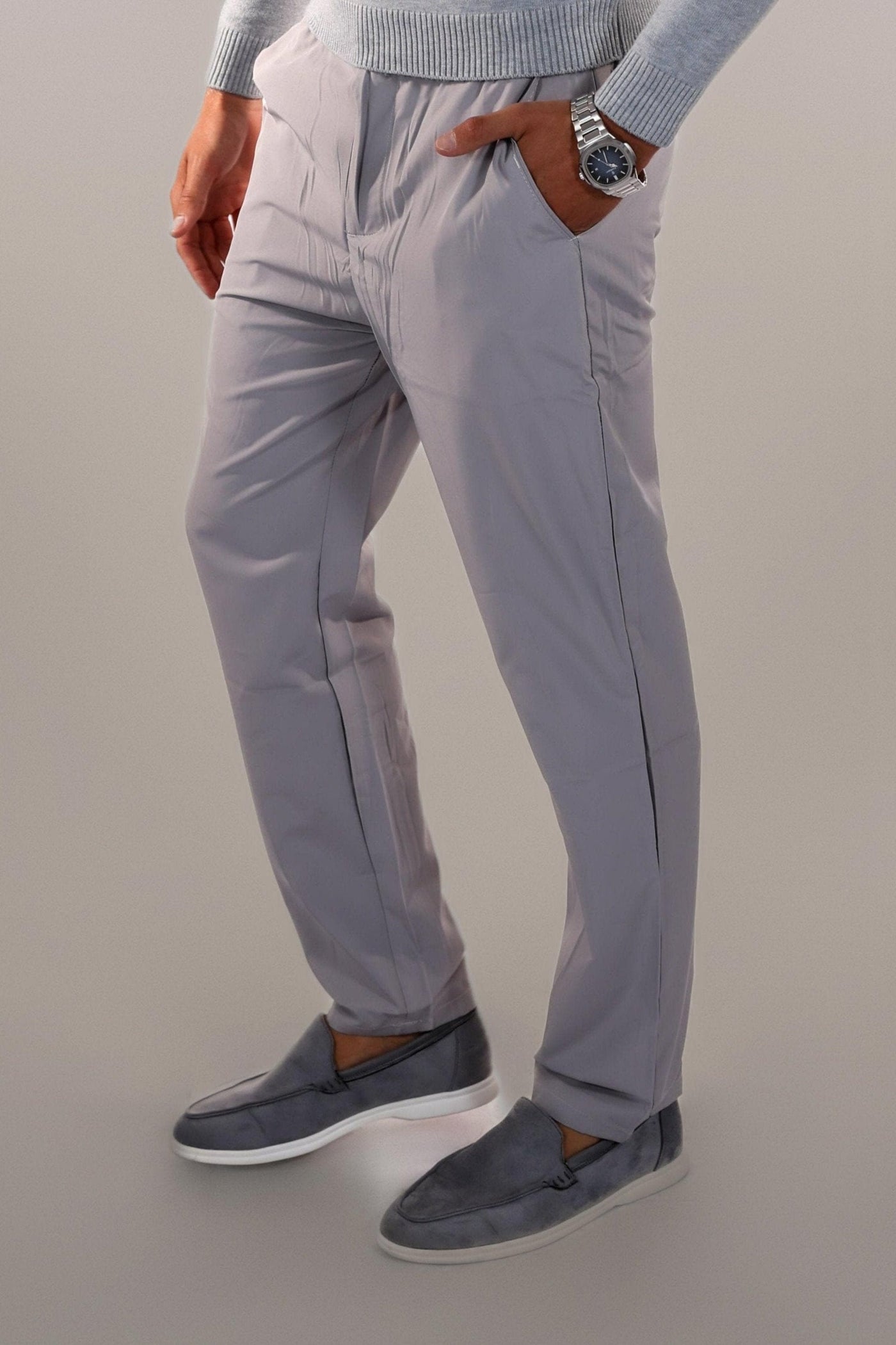 Men's-model-wears-gray-pants-casual-and-comfortable-design