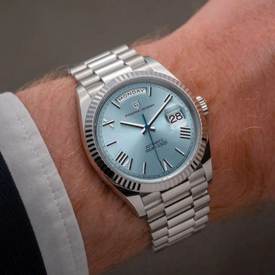 classic-men's-watch-with-day-of-the-week-and-date-display-elegant-design-with-timeless-aesthetics