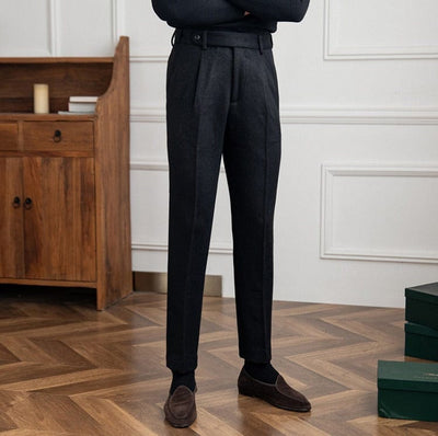 Men's-black-high-waisted-trousers-with-vintage-look-and-elegant-pleated-seam