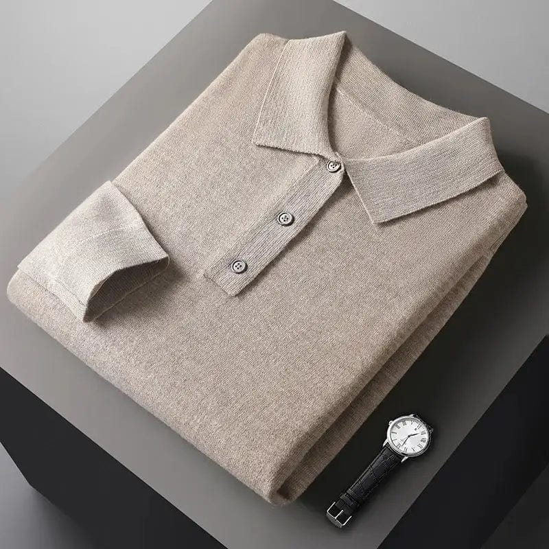 homme-beige-polo-stricot-plis-classique-design-élégant-posé