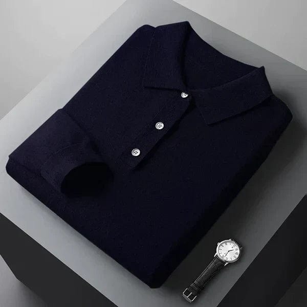 homme-bleu-polo-tricot-plis-design-classique-élégant-posé