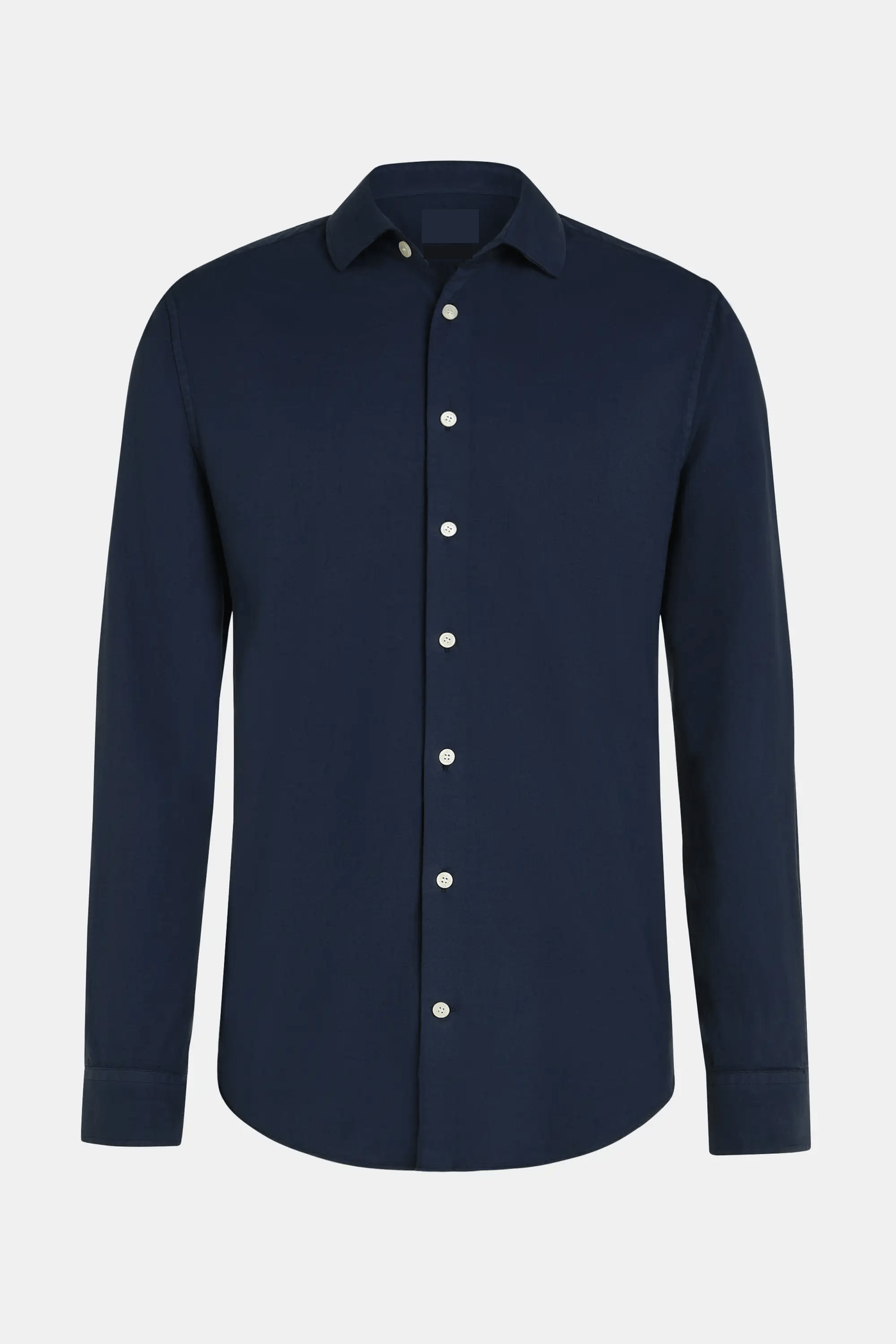 homme-bleu-chemise-manches-longues-avec-patte-de-bouton-classique-et-silhouette-indémodable