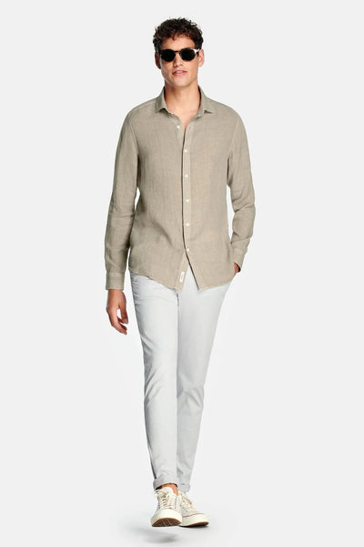 chemise en lin pour homme avec manches longues et boutonnage classique, design intemporel et élégant