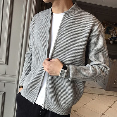 Homme-gris-coton-gilet-style-vintage-avec-fermeture-éclair-design-inspiré-de-l'argent-ancien-côté-maille