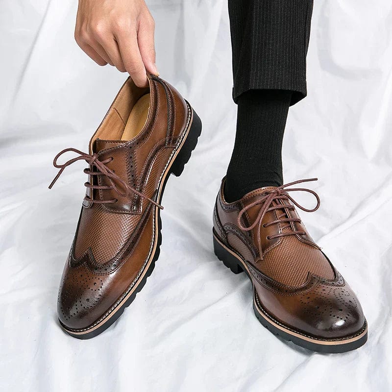 brun-Brogues-avec-modèle-de-perforation-et-semelle-contrastée-élégant-et-classique-design