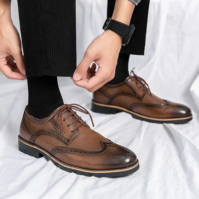 brun-Brogues-avec-modèle-de-perforation-et-semelle-contrastée-élégant-et-classique-design