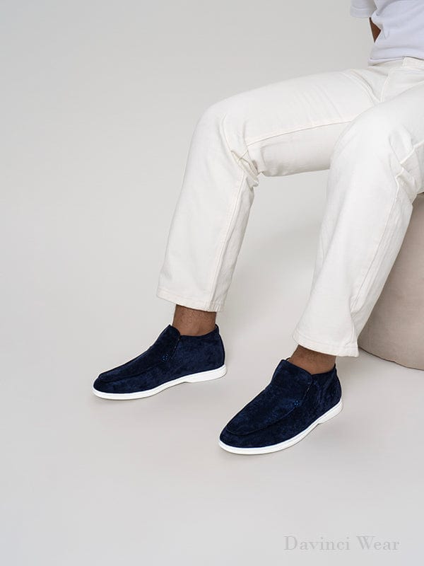 Mocassins-hommes-bleu foncé-en-suède-sublime-au-design-simple-et-intemporel