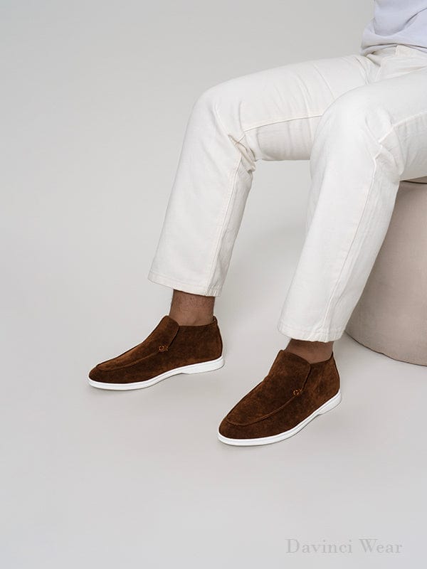 mocassins-hommes-marron-foncés-en-suède-sublimé-au-design-simple-et-intemporel