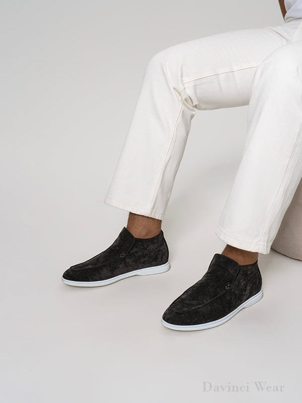 homme-mocassin-gris foncé-en-suède-sublime-au-design-simple-et-intemporel