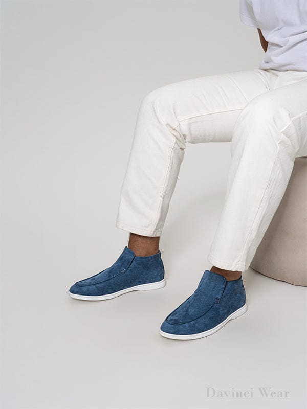 Mocassins-hommes-bleu-clair-en-suède-sublime-au-design-simple-et-intemporel