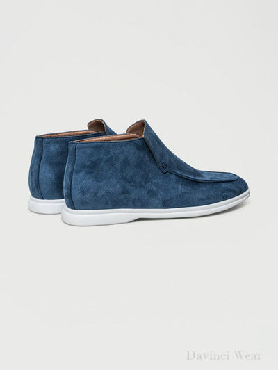 Mocassins-hommes-bleu-clair-en-suède-sublime-au-design-simple-et-intemporel