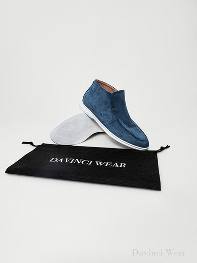 Mocassins-hommes-bleu-clair-en-suède-sublime-au-design-simple-et-intemporel