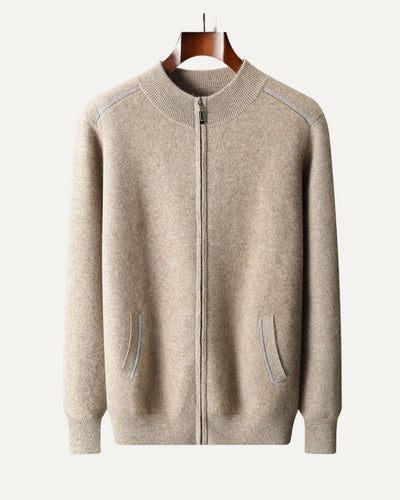 homme-beige-pull-zip-cashmere-design-intemporel-et-élégant