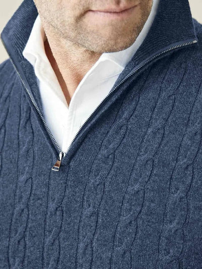 pull-over en maille-câble-bleu-matin-semi-zip-design-élégant-et-silhouette-classique-pour-un-style-élevé