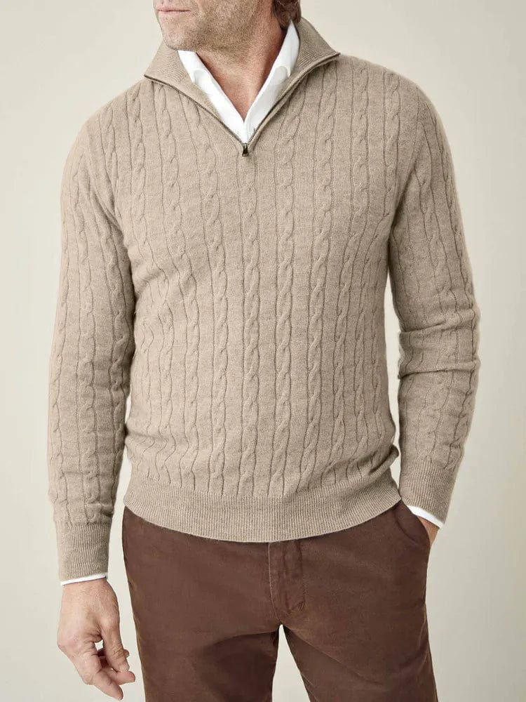 homme-chambre-beige-pull-câblé-semi-zip-design-élégant-et-silhouette-classique-pour-un-style-élevé