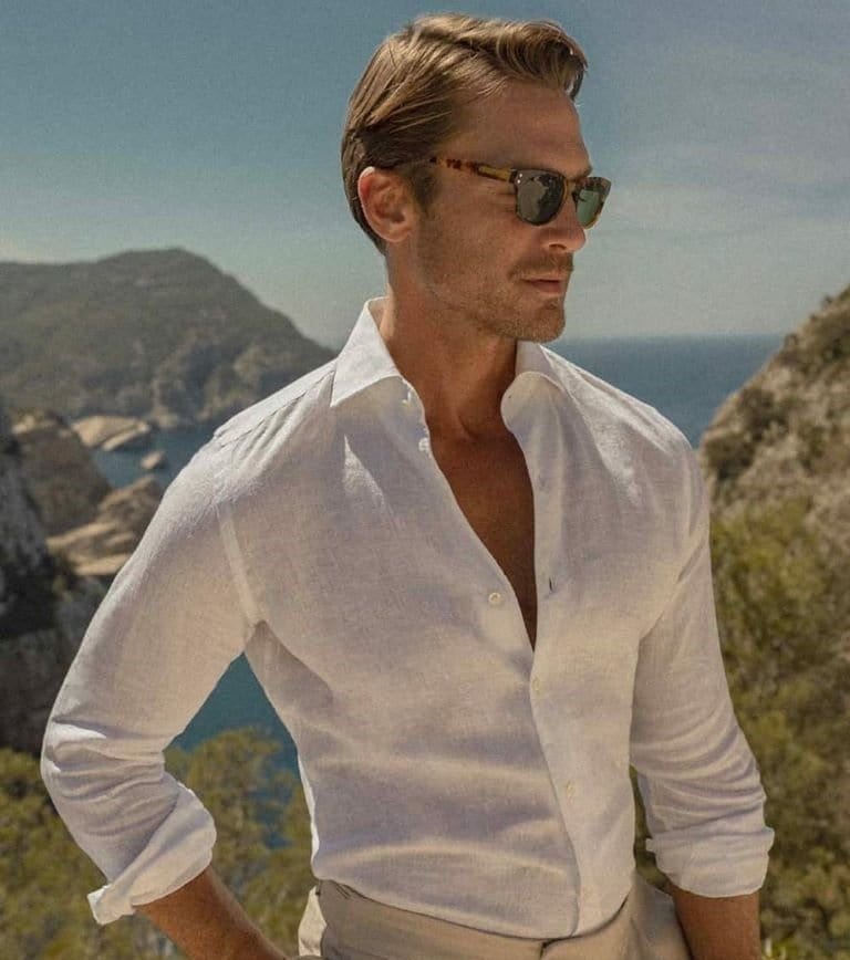 chemise en lin pour homme avec col ouvert et lunettes de soleil - look estival intemporel