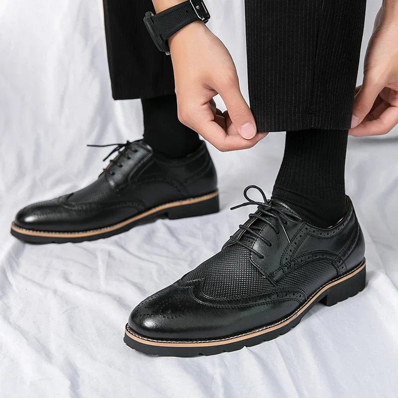 bruine-brogues-met-perforatie-patroon-en-contrasterende-zool-elegant-en-klassiek-design